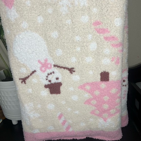 NEW Cupcakes and Cashmere Pink & Tan Christmas Snowman Throw Blanket - Picture 2 of 7